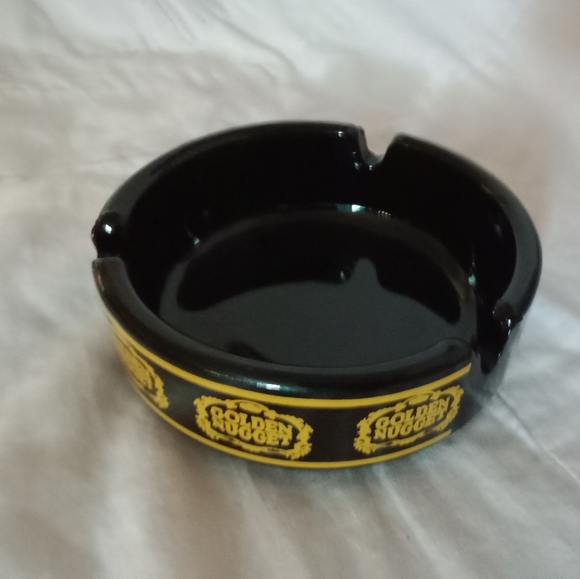 Vintage Golden Nugget Casino Glass Ashtray 3 1/2" Diameter 1 1/4" Deep - Picture 2 of 5